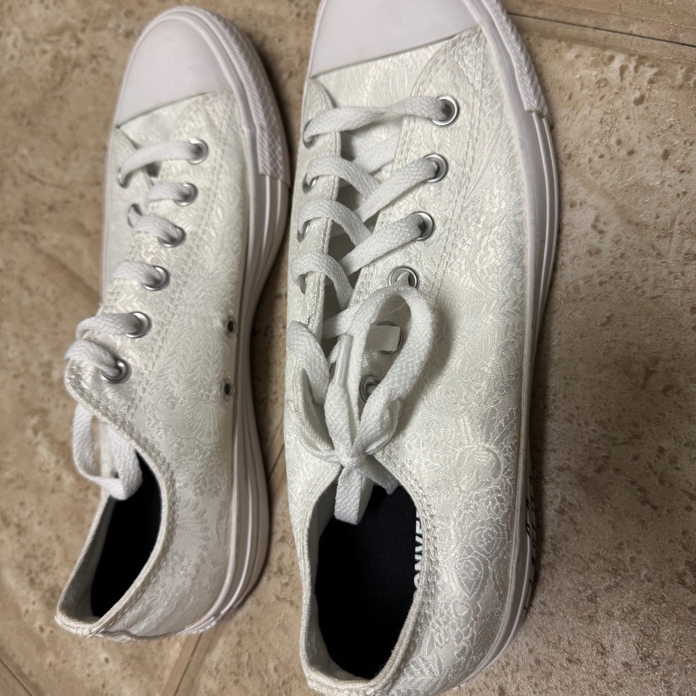 “Just married” converses